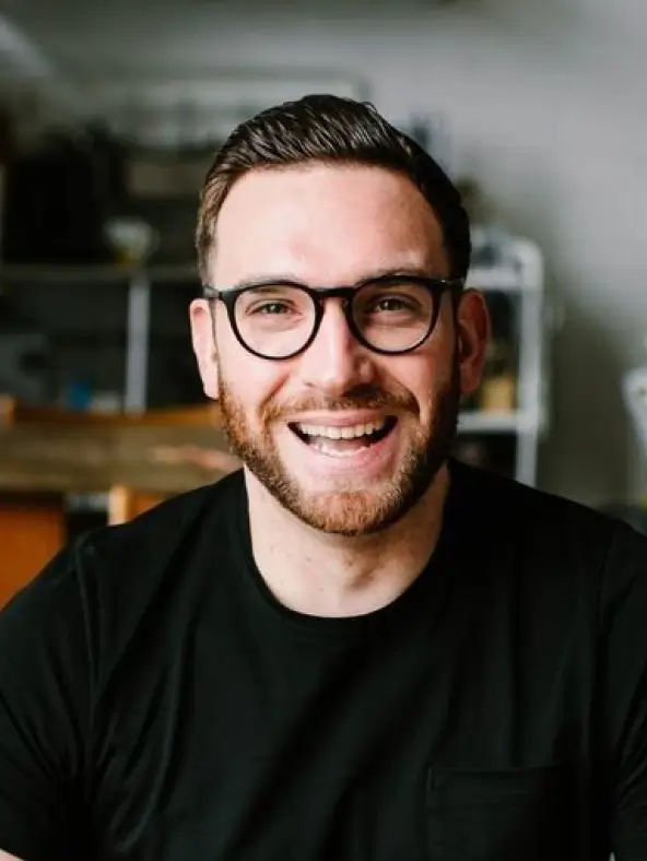 Profile pic: Podcast Host